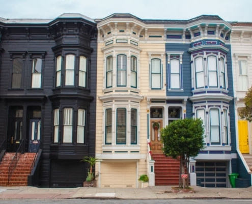 picture of houses in an urban area