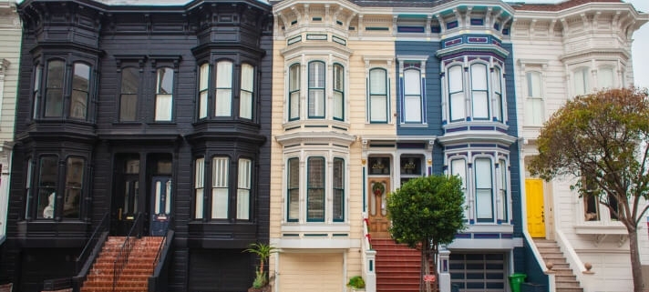 picture of houses in an urban area