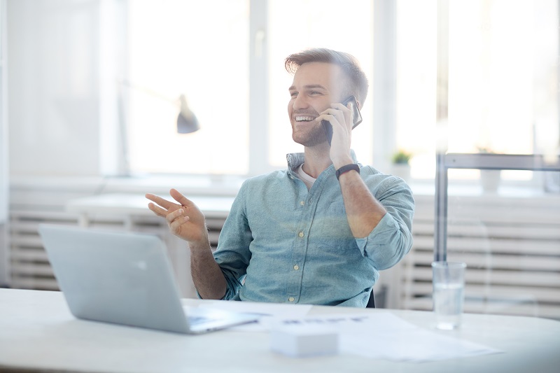 Realtor speaking with a lead